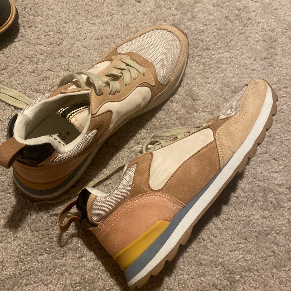 Casual sneakers